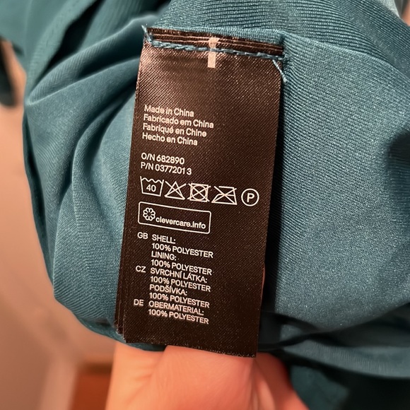 Beautiful H&M mini dress - Picture 3 of 4